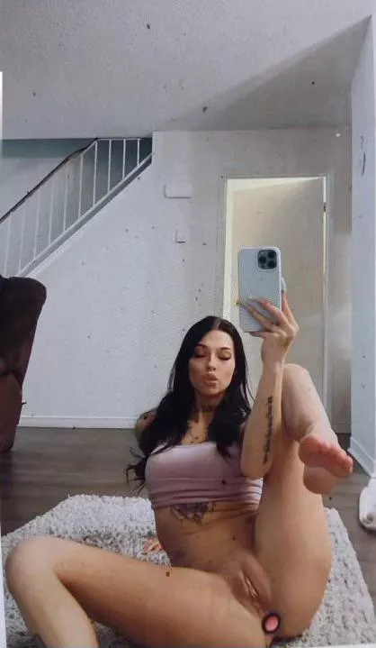 cum all over my pussy 😌 posted by PeachyMaggiie