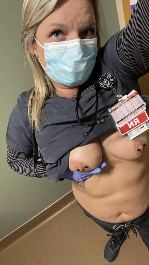 divorced milf, trying to live her life to the full extent by Kelley_Berry