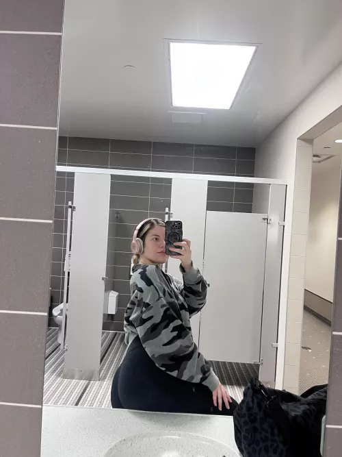 From hip thrusts and RDLs by MissBugg223