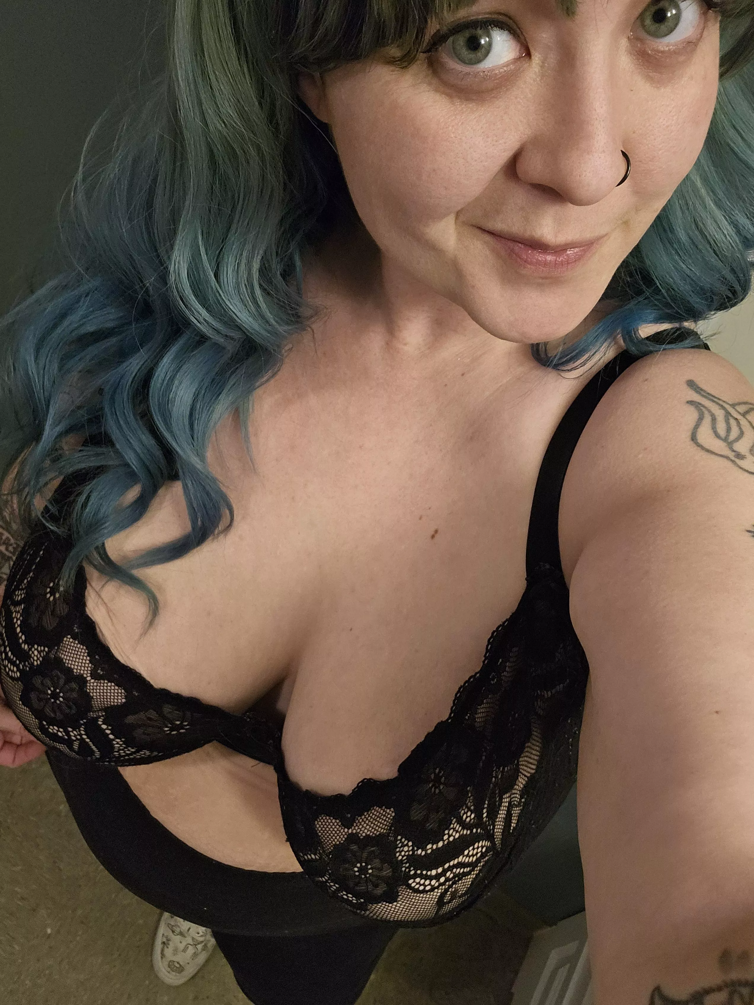 Good morning 💋 posted by EllesCuteFeets