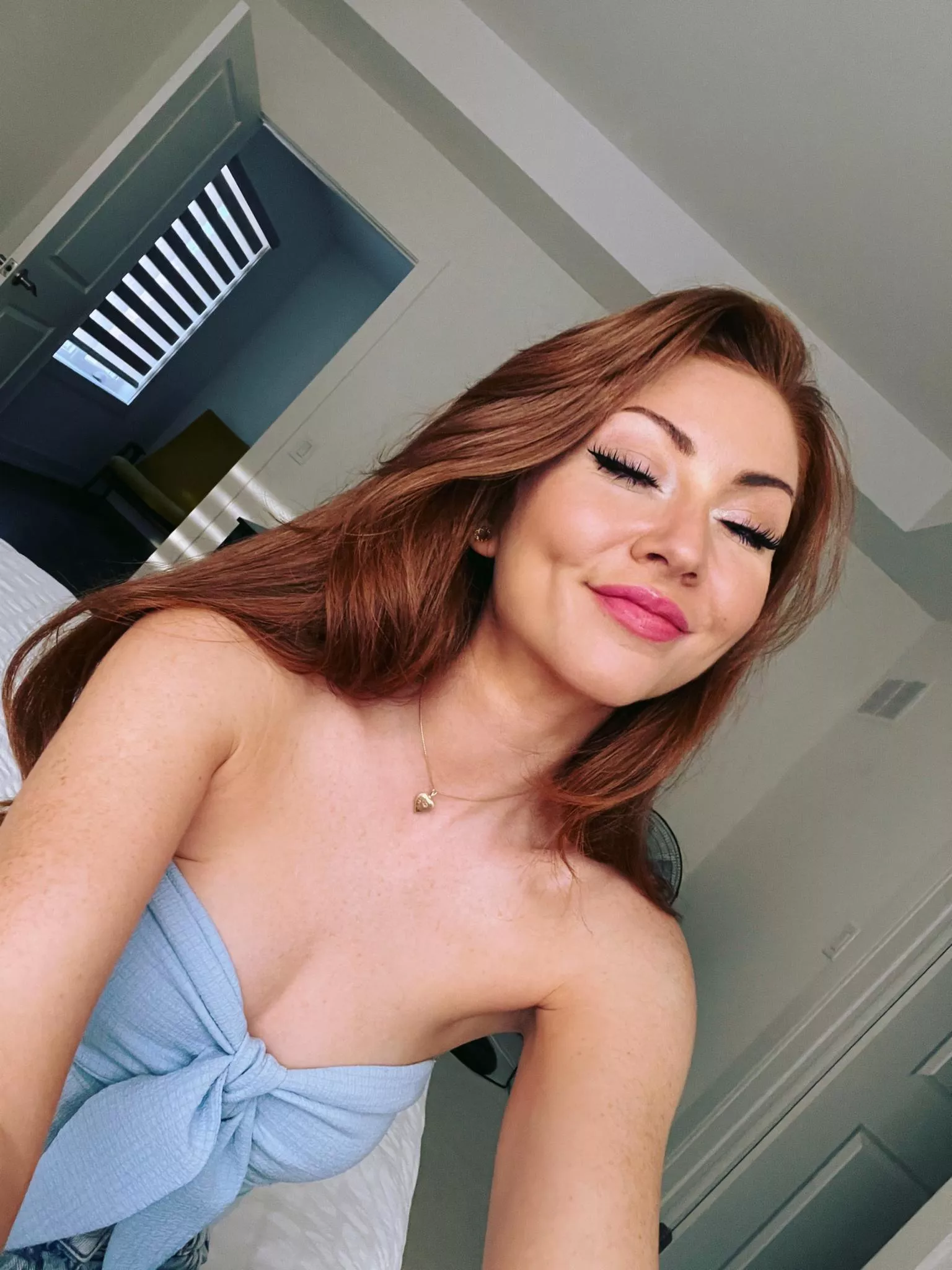 Happy girl [IRTR] posted by spicyclementine7