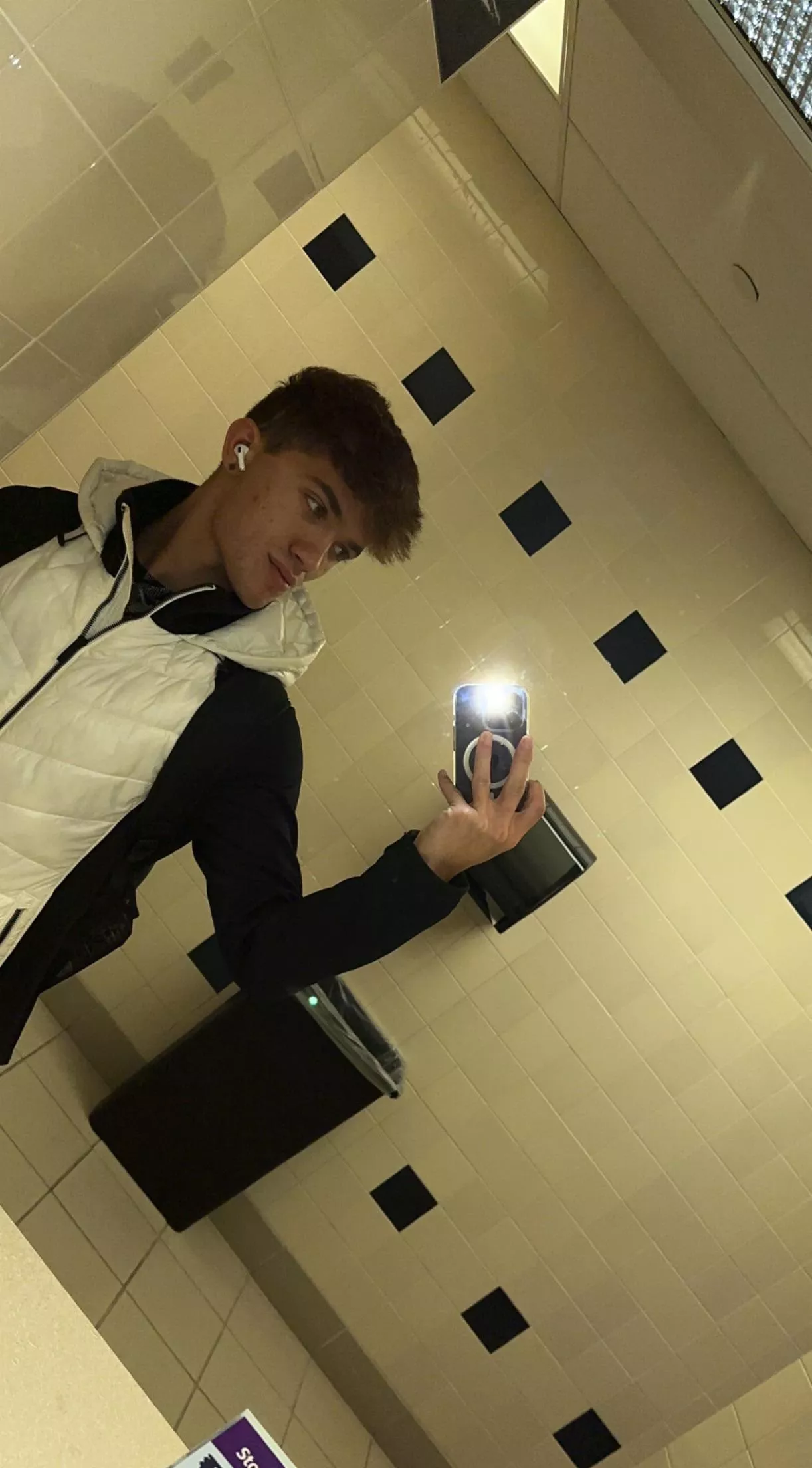 Hi my name is Dom(23)! I’m from the NYC/NJ area always looking to make friends. IG is domdattolo if you wanna connect! posted by Irradiantz