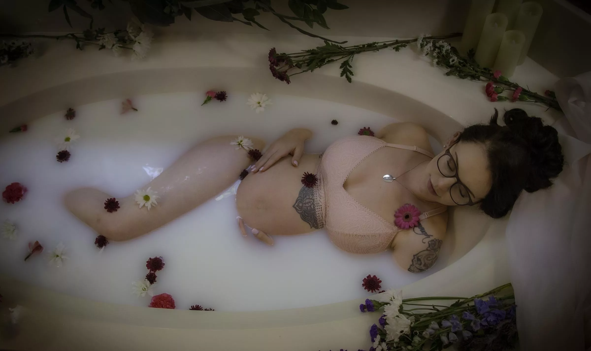 How do you think my maternity pictures came out @smutty_fantasy posted by smuttyfantasy