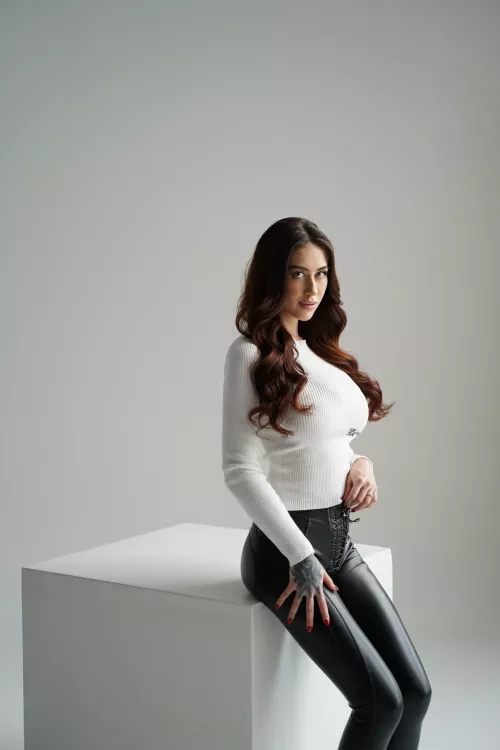 I love the color white by TanyaBahtina