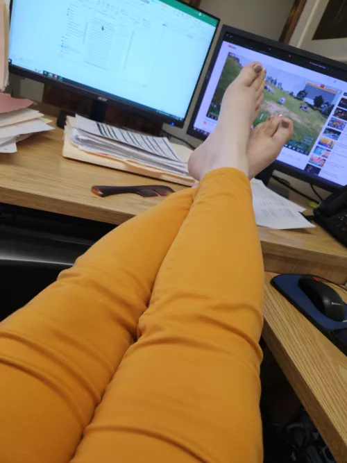 If you walked into my office and saw this, what would you say? 💚 by doingit_froggiestyle