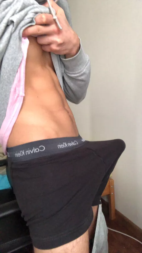 Im busting out by skimaskdick