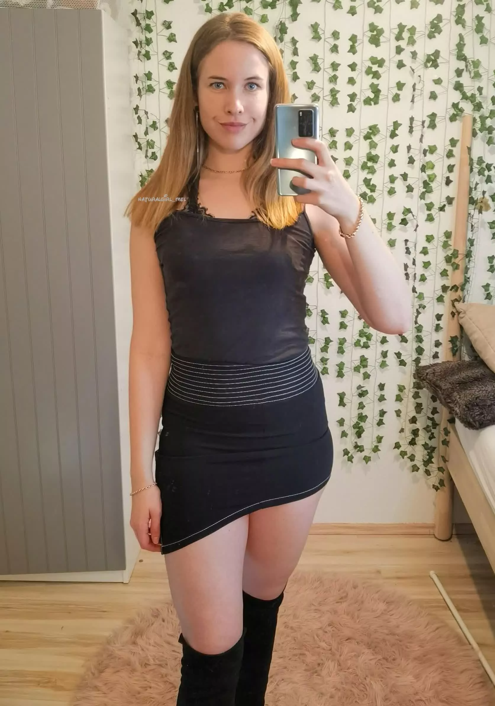 I'm feeling pretty in black 🖤 [F] posted by naturalgirl_mel