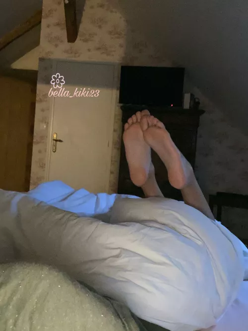 imagine my feets on your shoulders🤭😚 by SheepherderPrimary92