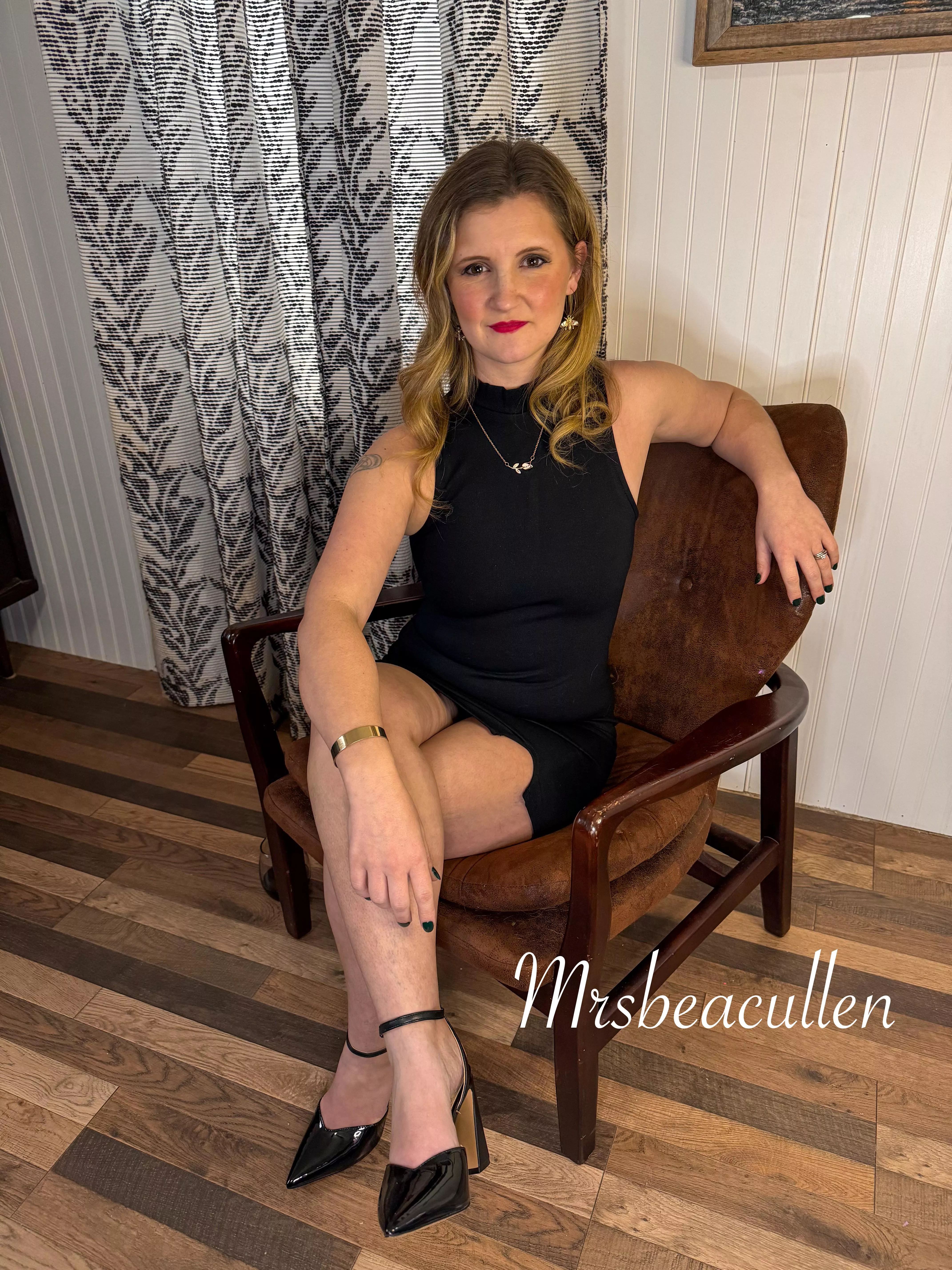 Just a simple black dress [f] posted by MrsBeaCullen