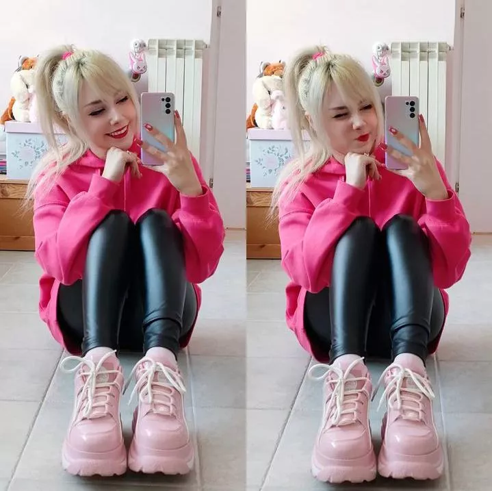 Leather Matches Well With Everything 🩷🖤✨ posted by Mox_Castagnoli