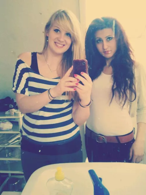 Left or right? by Melanie_3103