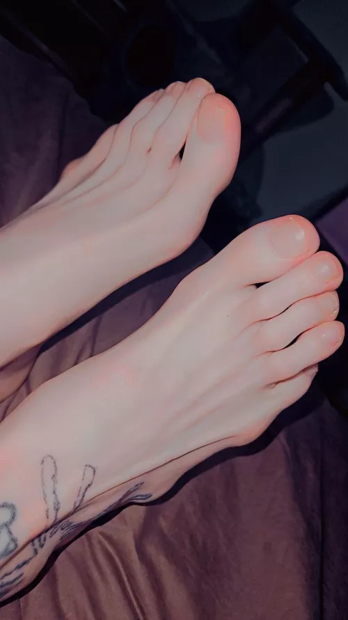 My feet have been hurting! by qtbabybunnygirl