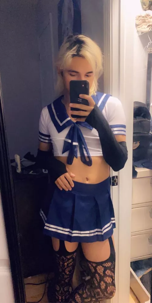 Old picture when i felt cute by GigiCapt