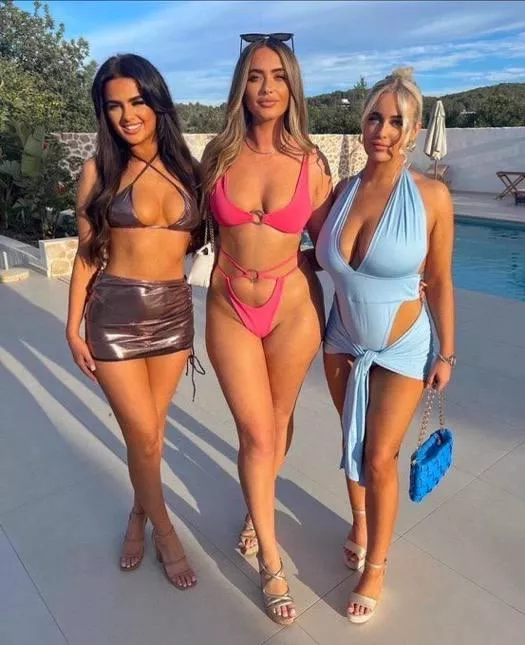 Pool babes posted by Saints_and_Seducers