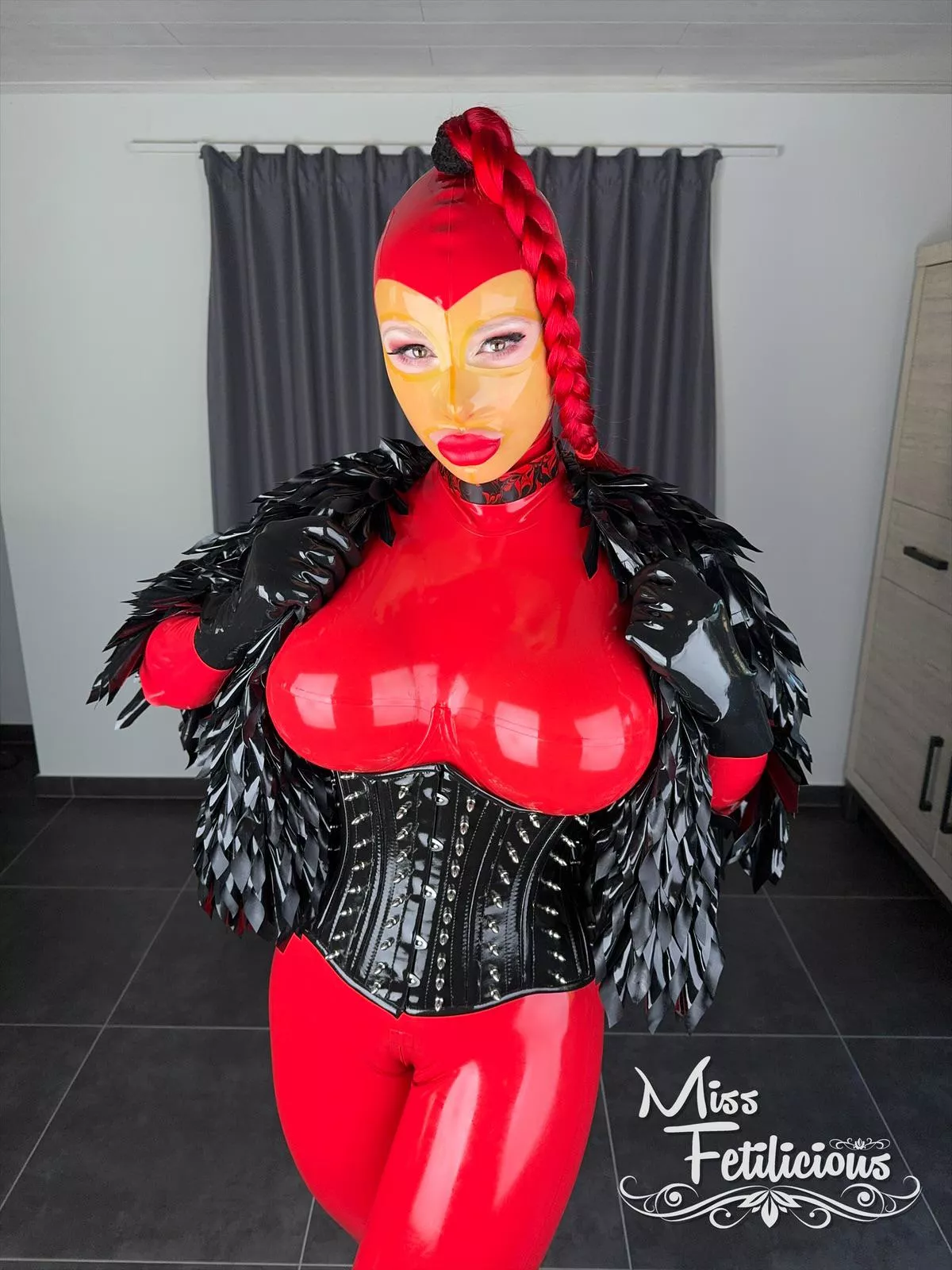 Shiny from head to toe ✨ posted by Miss_Fetilicious