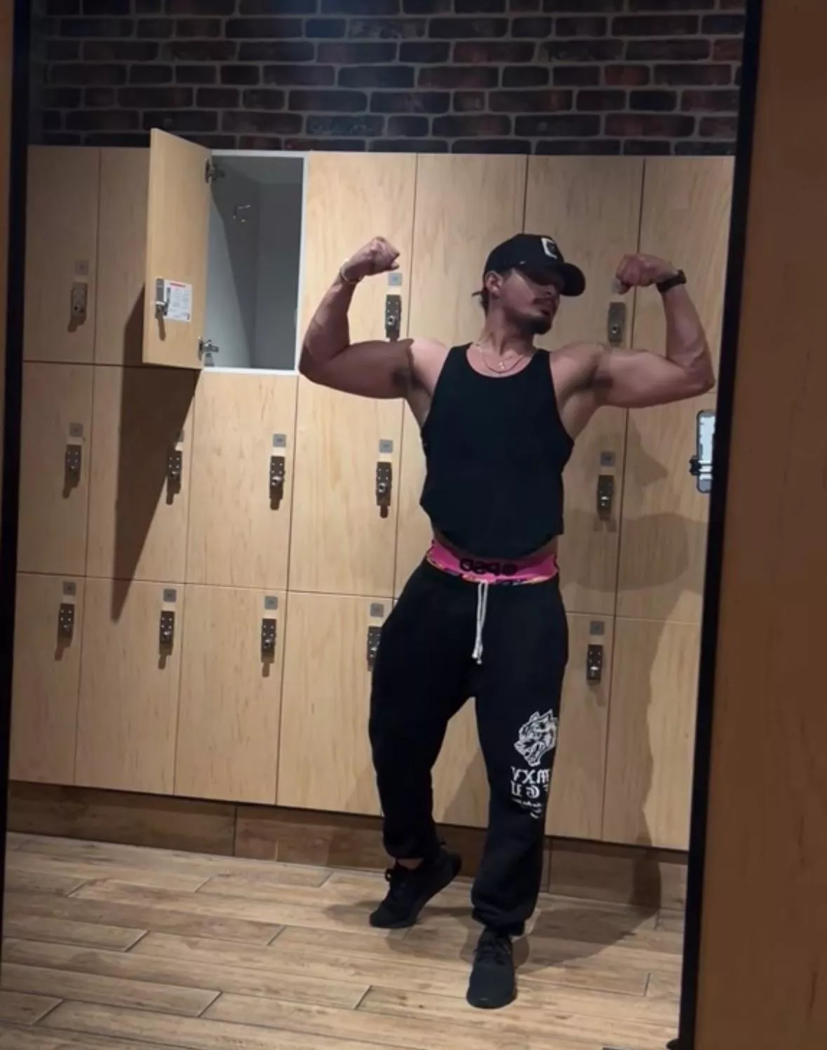 Sniff my pits after workout? posted by muskycarer