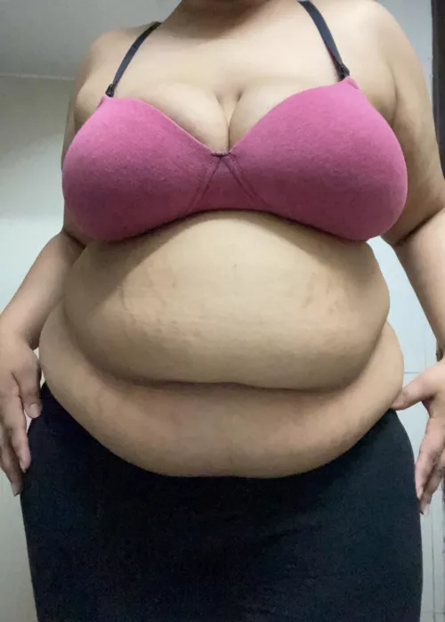 This belly wants attention 🥺🤰🏻 by Known-Significance26