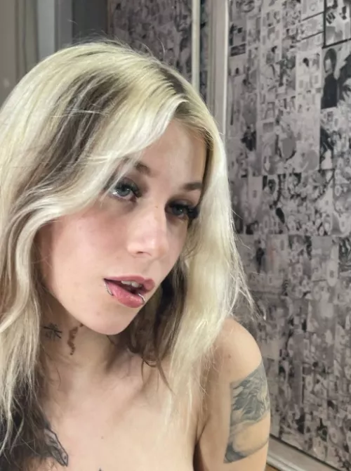 Your girlfriend or your queen? by cooperationapples