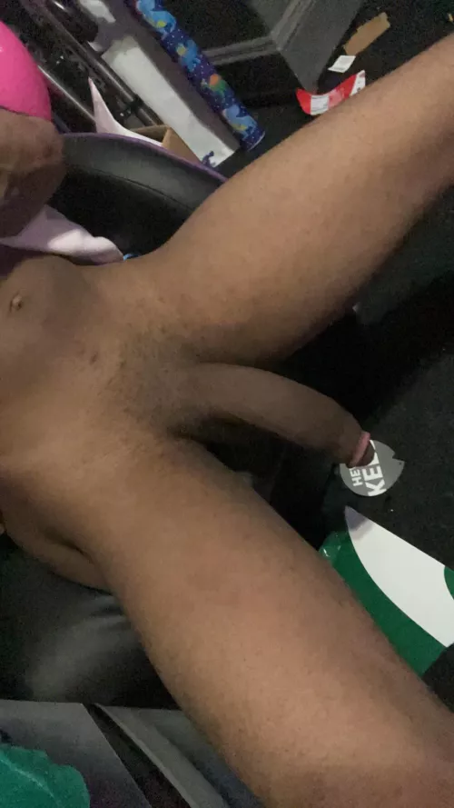 19. bored. hmu with a pic maybe? by WorkingAd2911