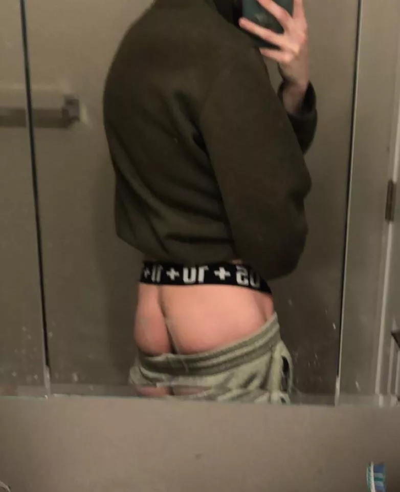 [24btm] younger dom tops are hot posted by emerald_willow_99