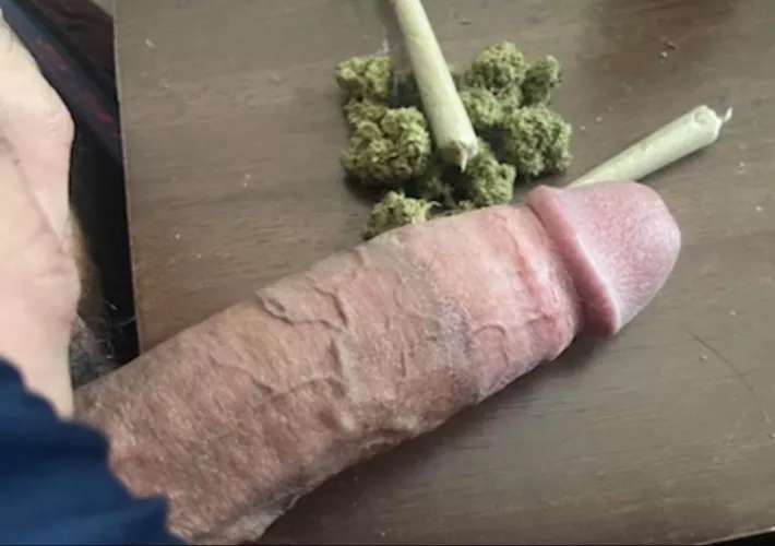 After dinner sesh 🌿💨🤘🏽🤘🏽💨🌿[m] by 420hubbycurious