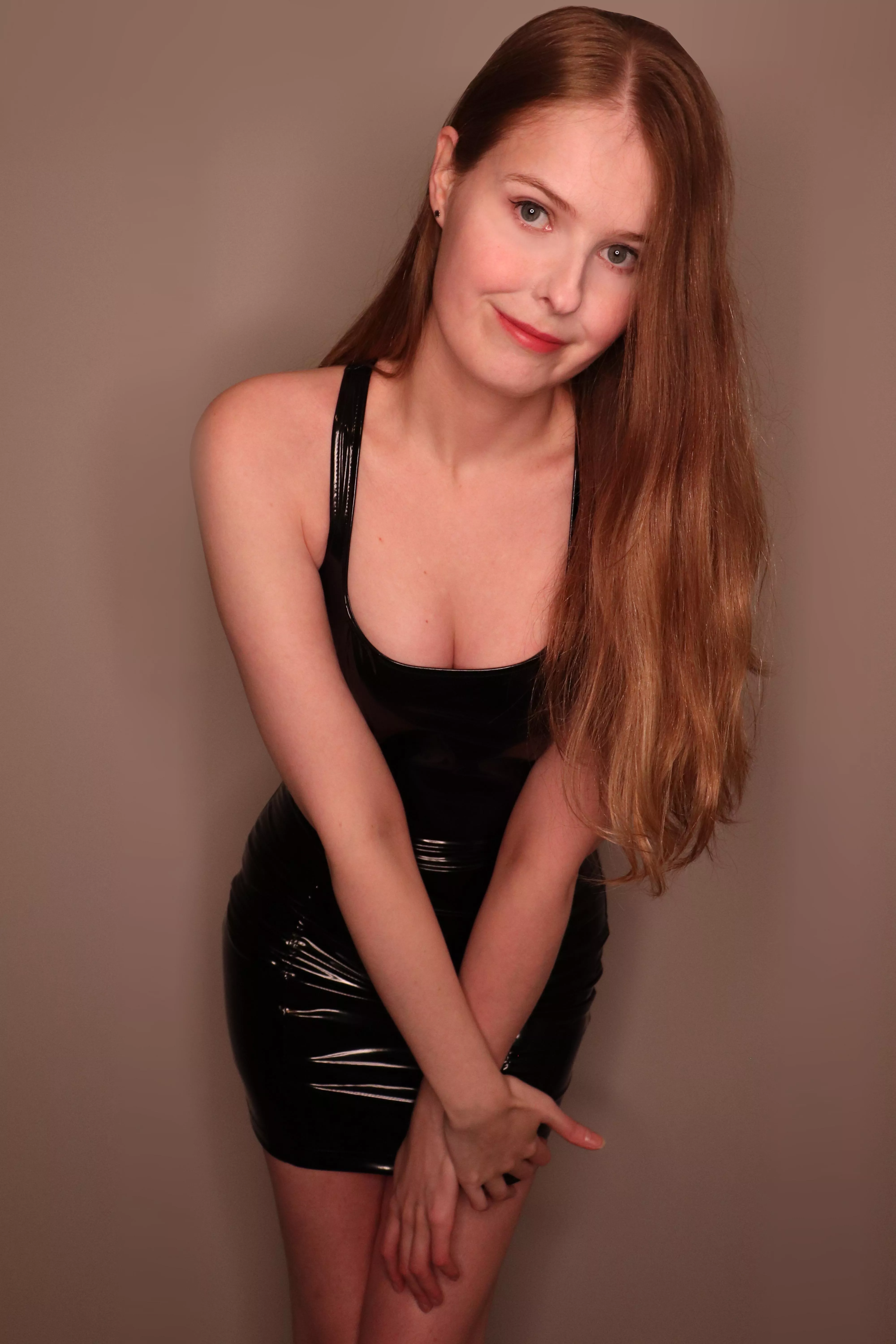 Appreciate my shiny dress posted by SexySpookje_