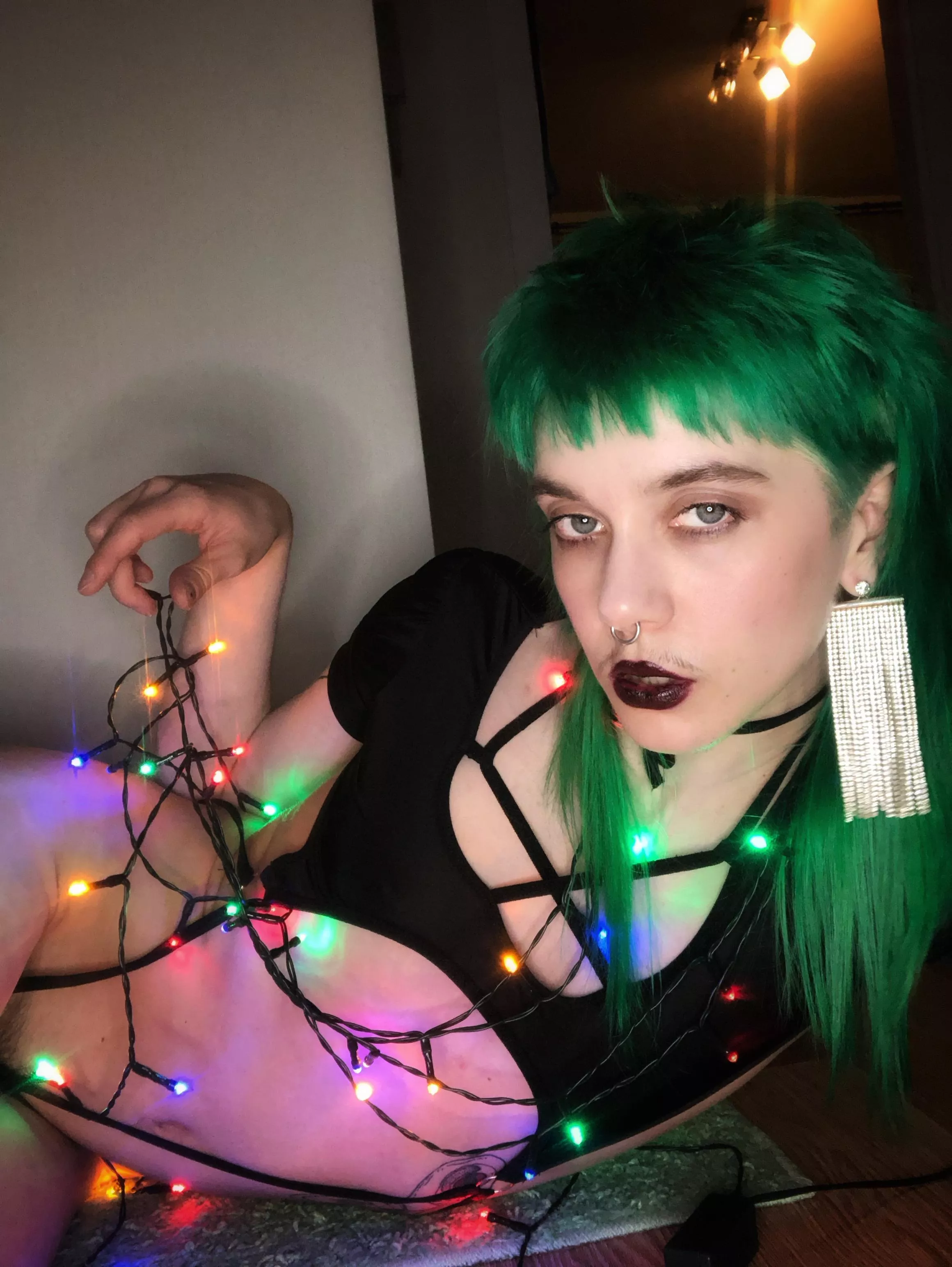 Are you into hot alt creatures? posted by kiki_morra