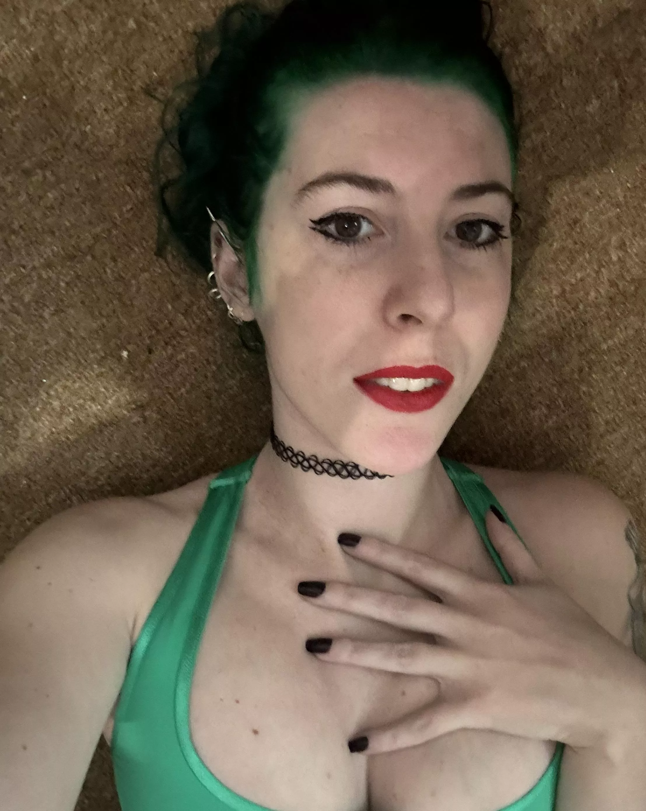 Dark nails always posted by sirenskiss3