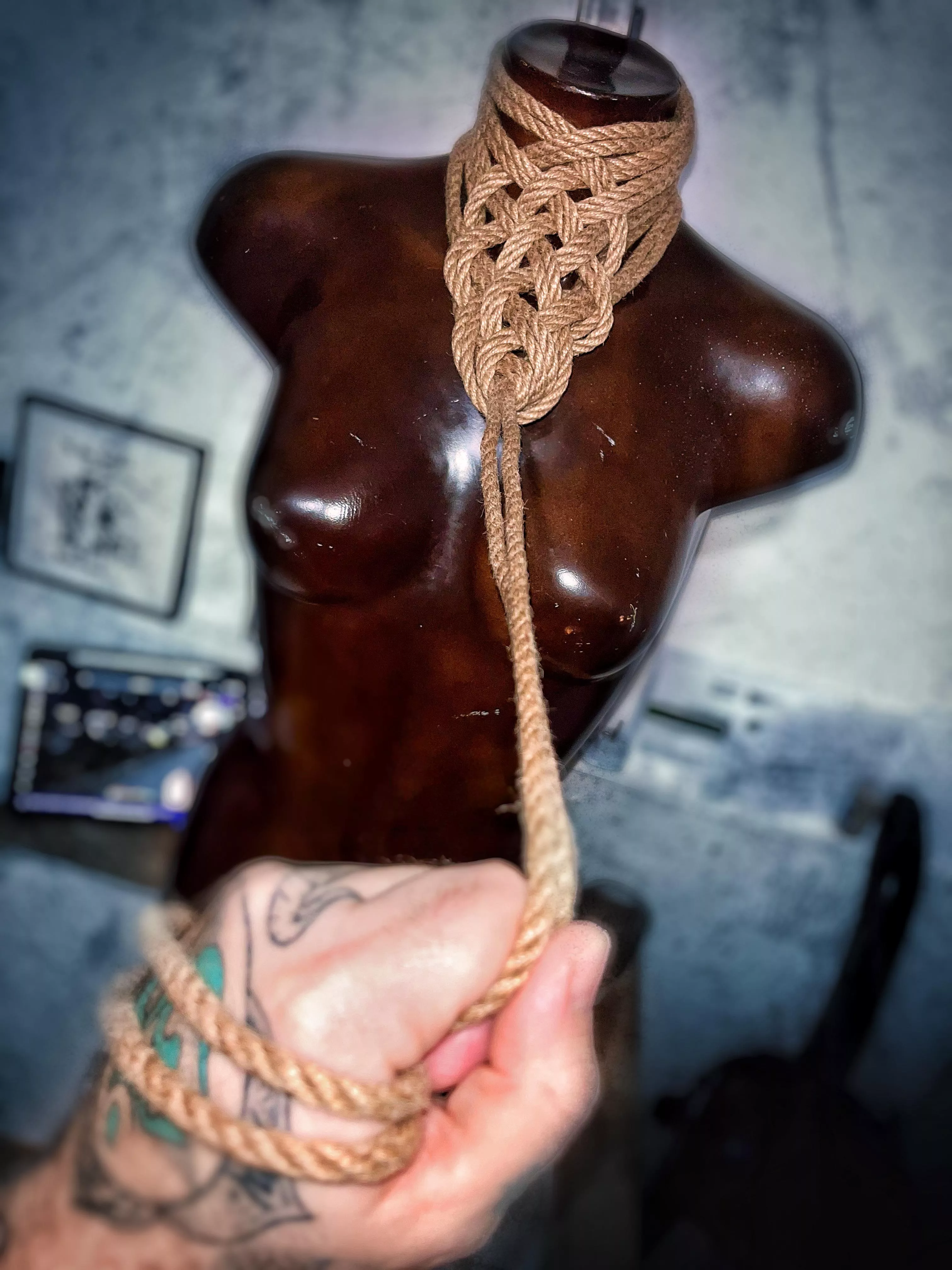 Decorative collar w leash posted by hdwttr