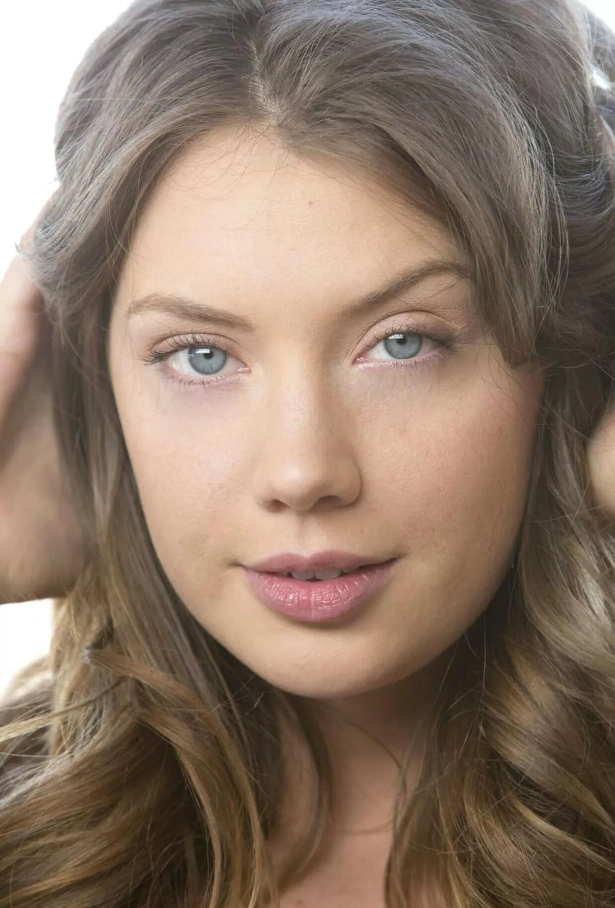 Elena Koshka posted by qwer5r