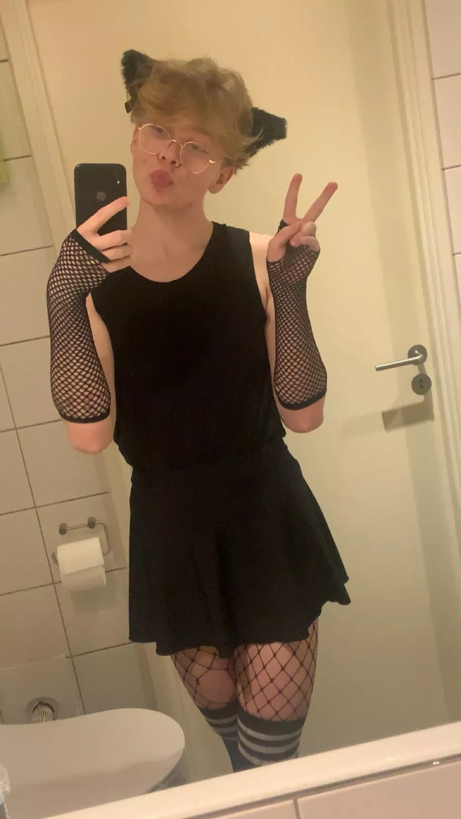 First time showing my face, pls don’t judge 😣 posted by BunchaRandomShi