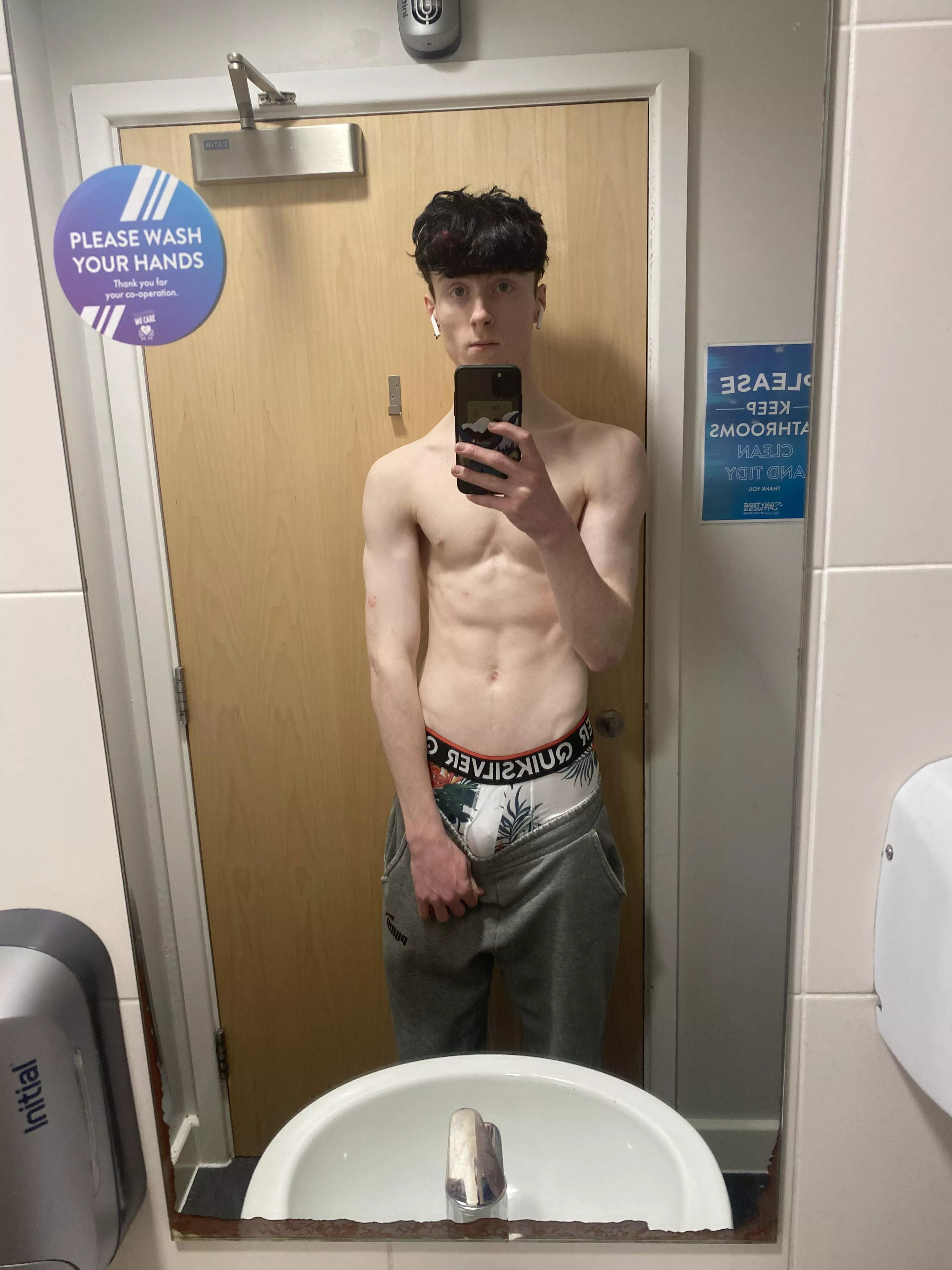 freshly 18😏 posted by Pitiful-Grapefruit15