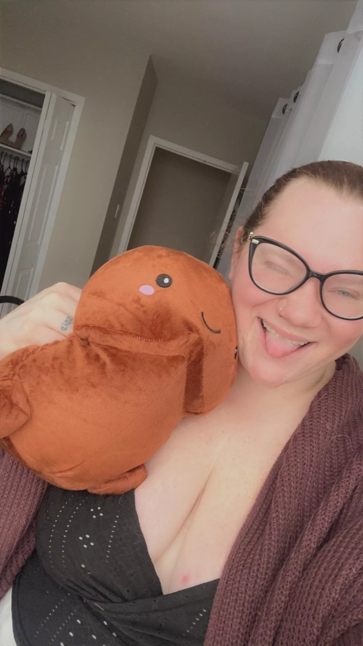 Got my new bestie in the mail today 🤭 posted by Lauraleslie