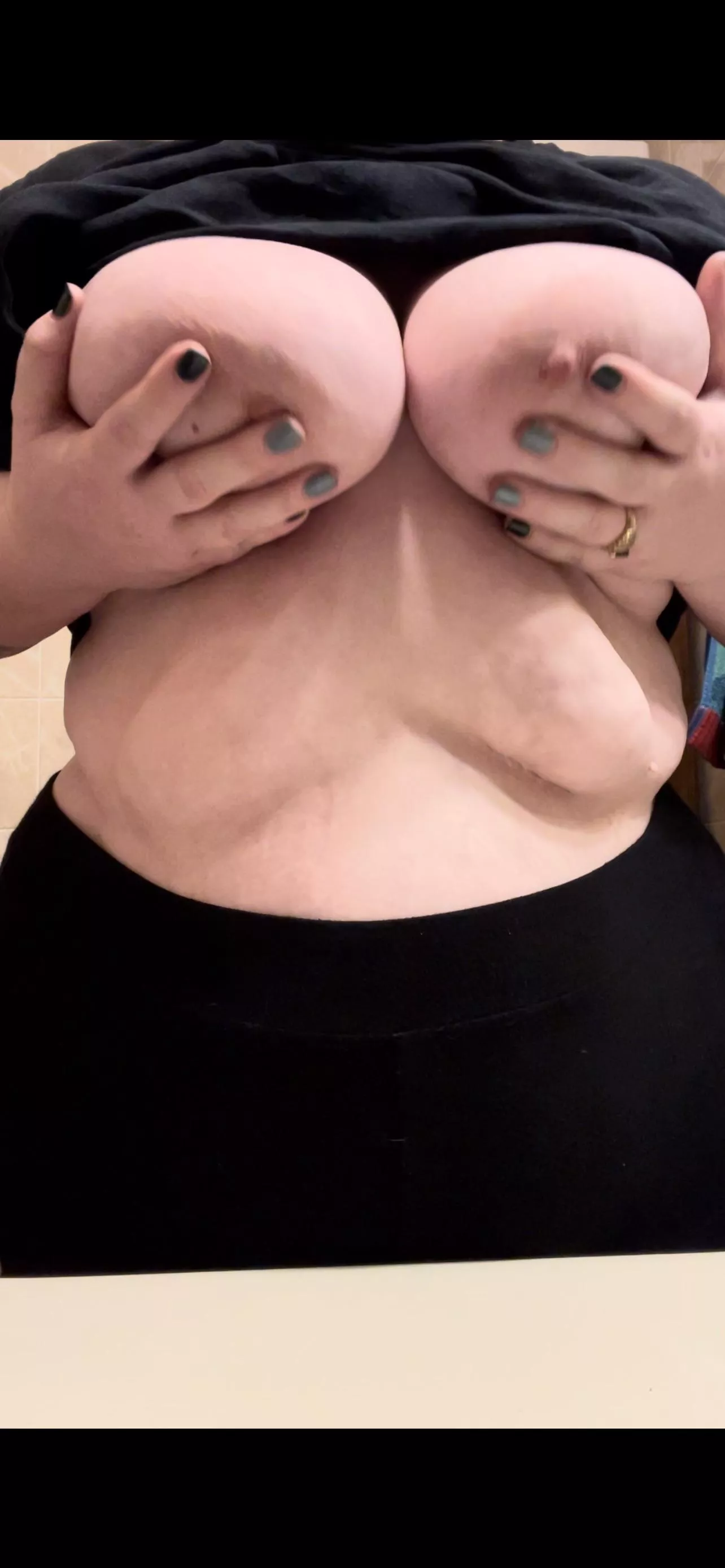 Handful posted by CandiedGingerMILF
