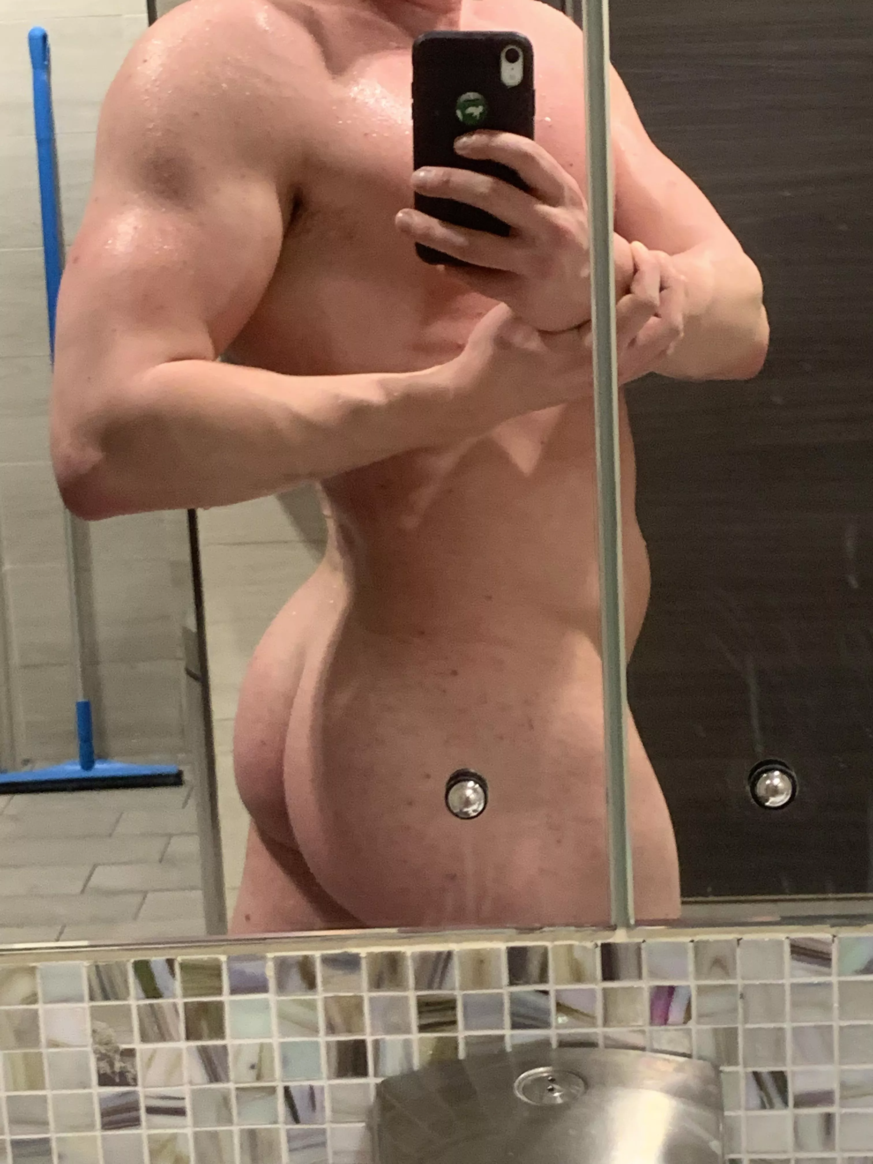 Hopping into the shower 💦 posted by CreamSpecial8510