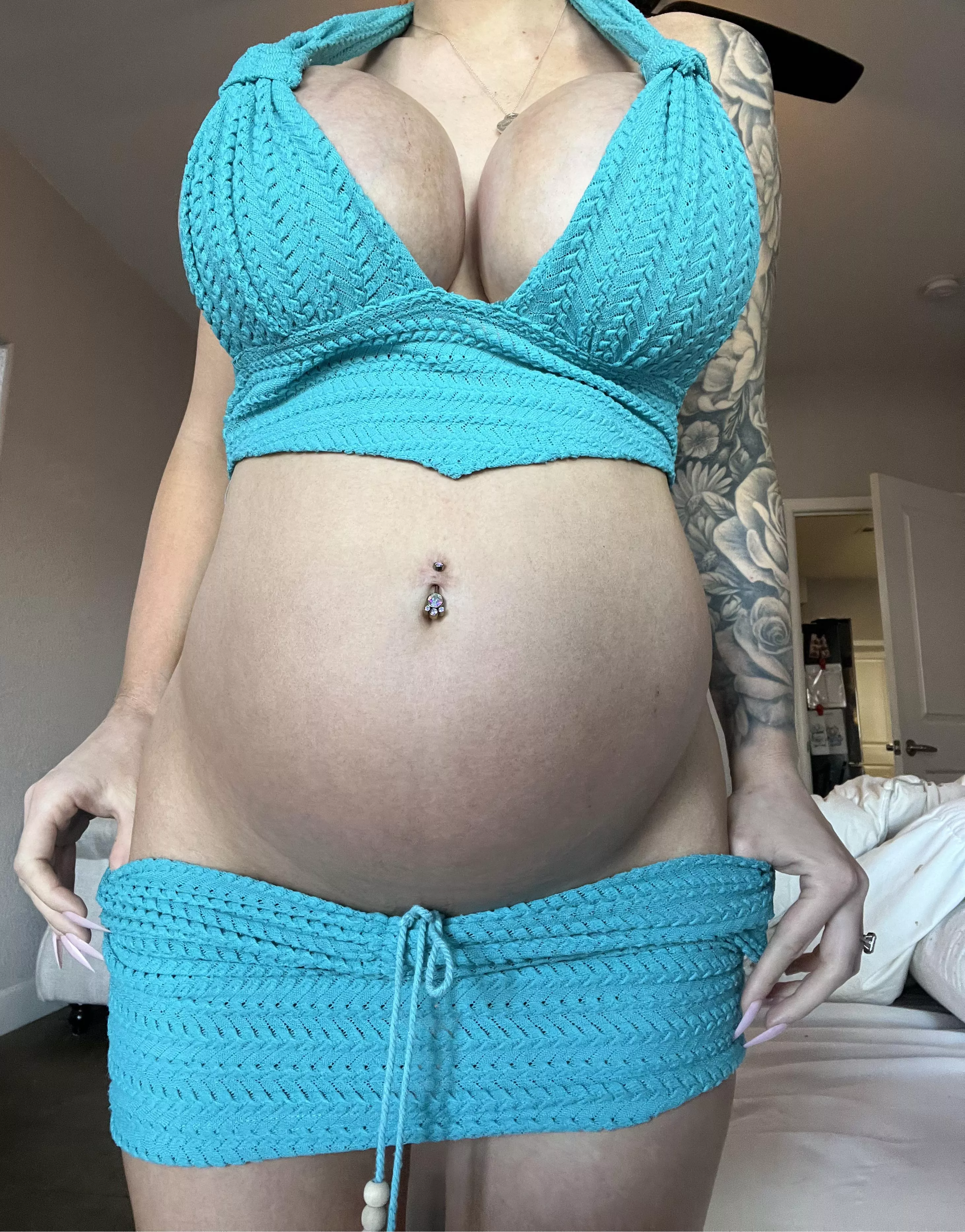 How would you describe my pregnant body ;) posted by rawrseven