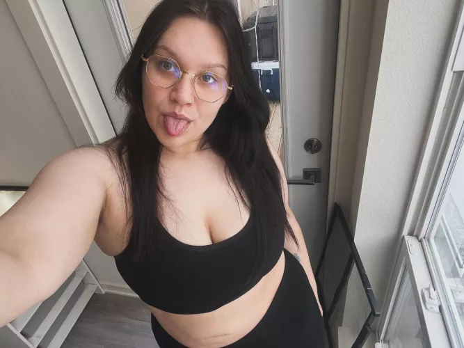 I haven’t worn makeup in a while and for the first time in my life I’m starting to like the way I look without it! by ksugars