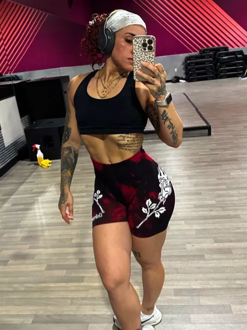 I just love flexing my hard earned fit body by Alexia_Richard