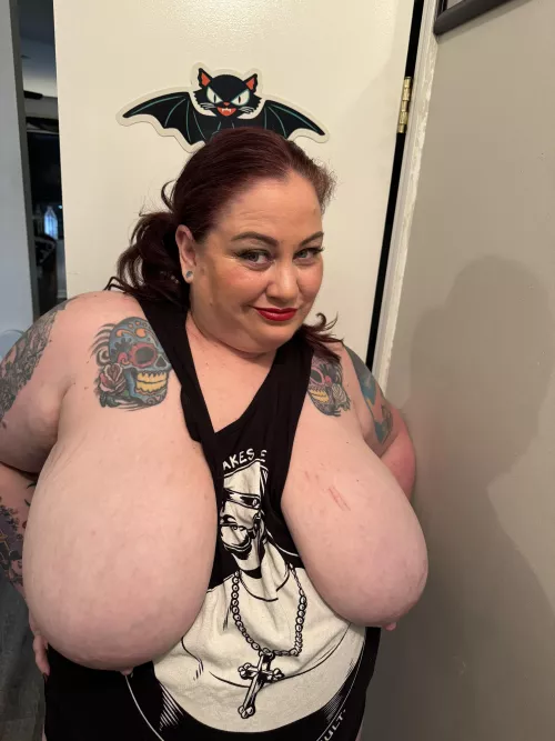 i offer you a titfuck on the first date, will you say yes or no? by Opening_Procedure852