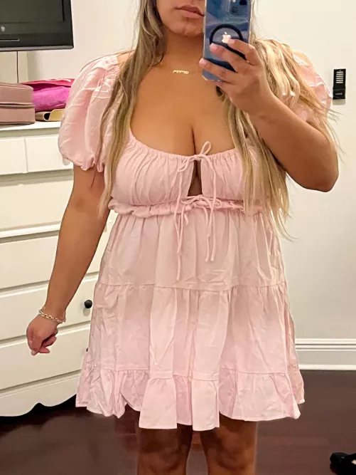 It’s conservative yet you can still tell I’m not a fan of bras by short69stack