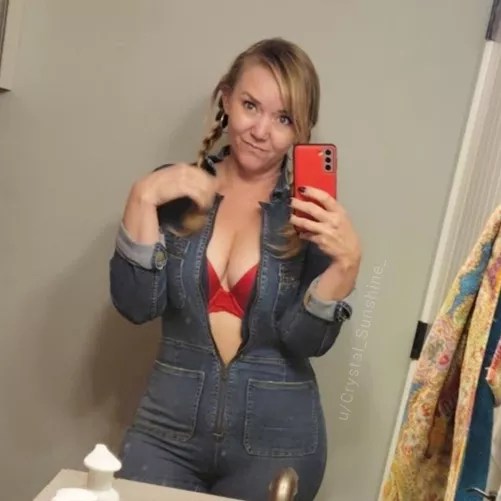 Just a peek of Milf heaven [F50] by Crystal_Sunshine_