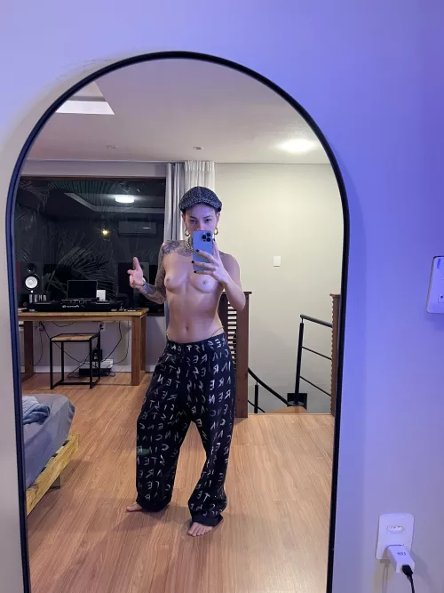 Looking for a brave people who eat ass on the first date by Salyxnoa