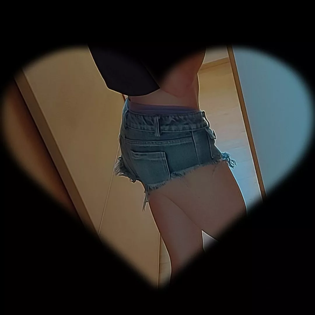Love these lil shorts :) posted by N0thing_sus