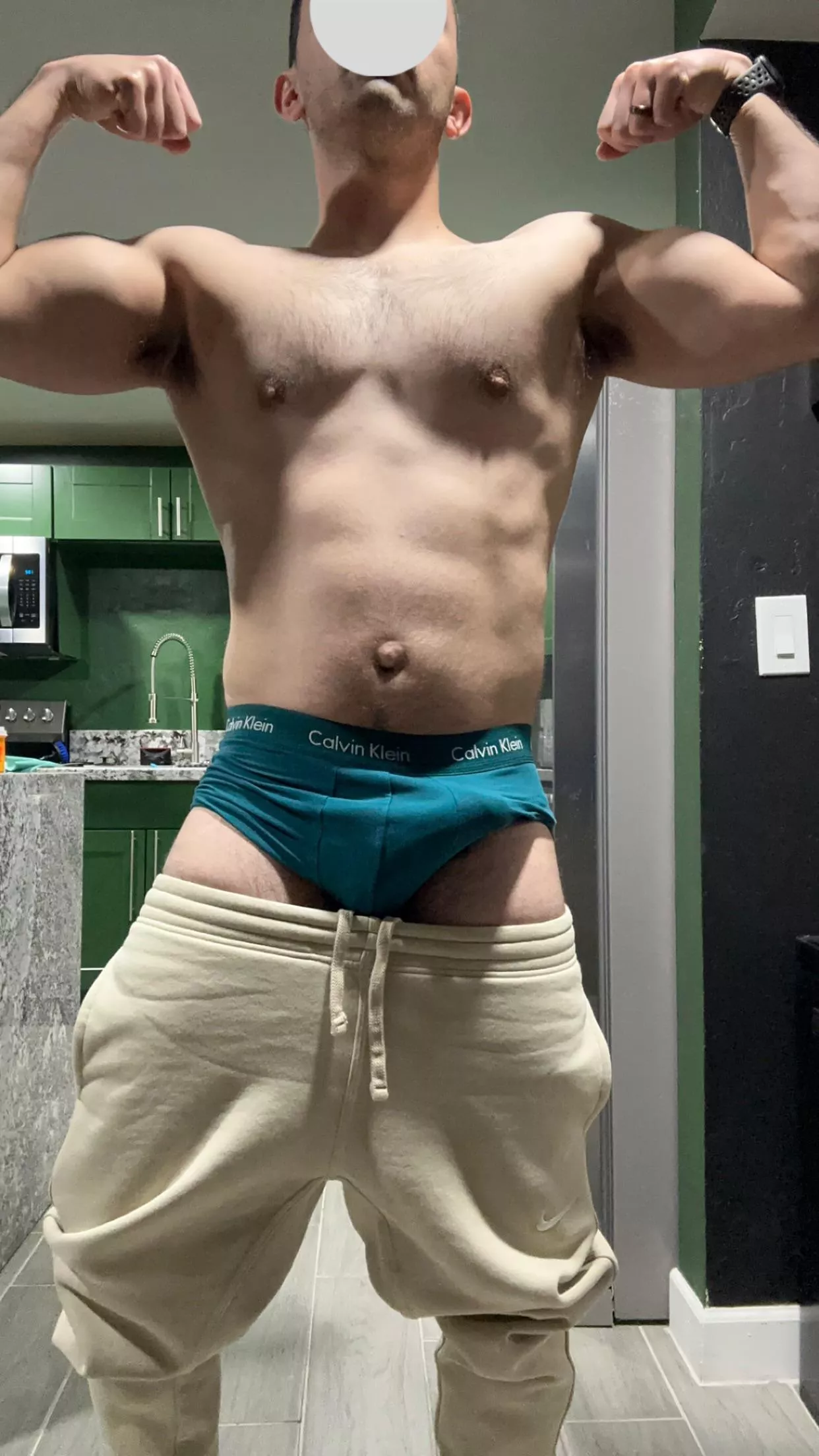 [M] Kitchen lighting hits pretty good apparently. Anyways, who is gonna come feel me up while I flex a bit? posted by Cody469