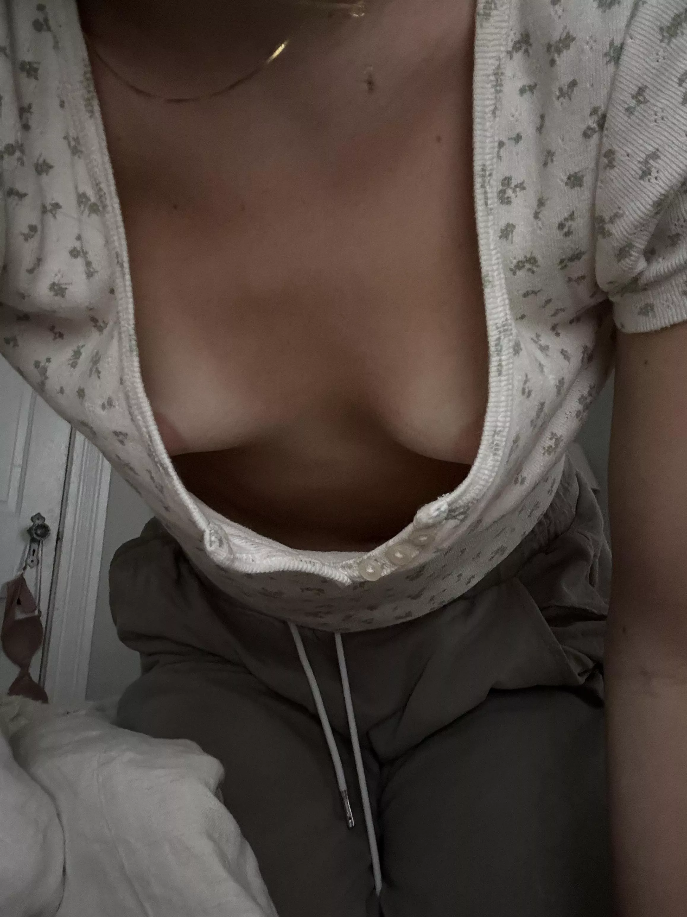 Morning babe :) posted by realbarefootbabe