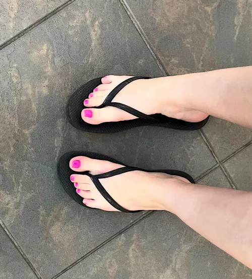 My college roommate loves my nail color by starsodreamy