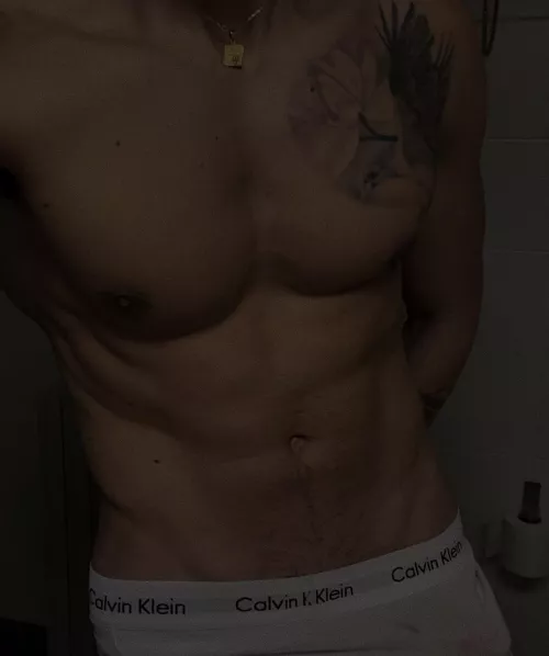 Rarely wearing boxers by Raaegann