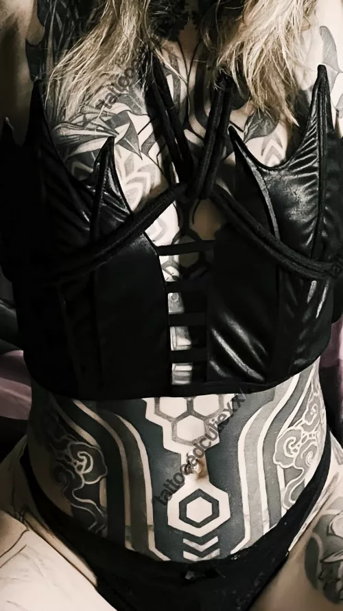 Ropes and tatts 🖤⛓️ by Solunasun