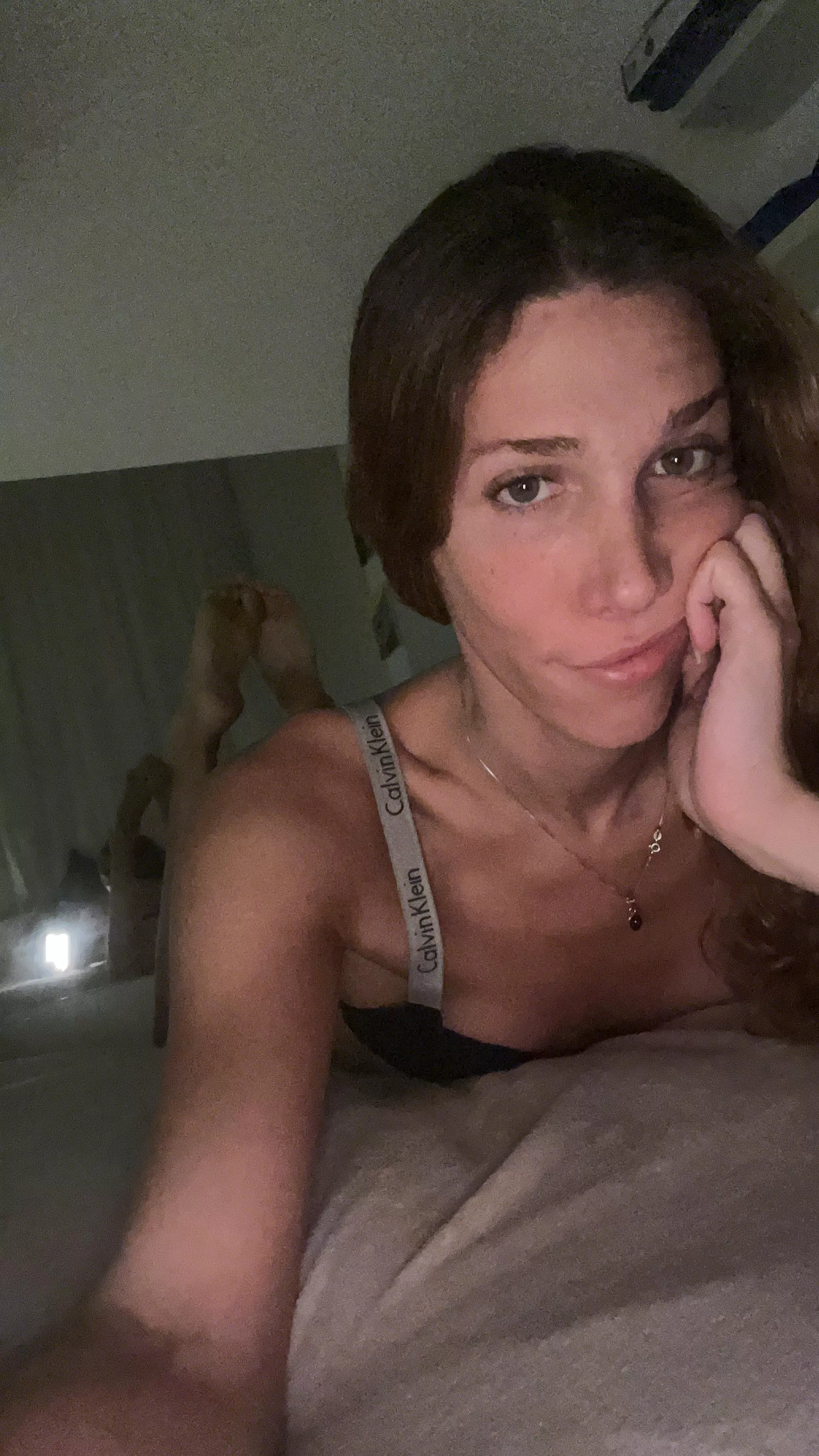 Sending nude people who will reply Hi posted by Nisseliciouss