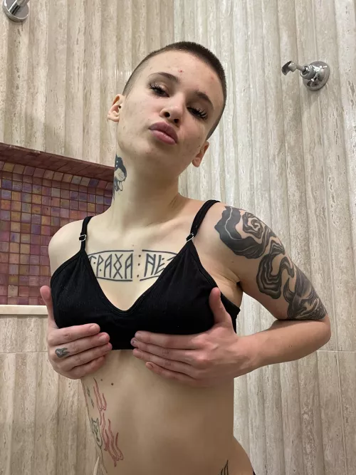 short hair and big lips are perfect by fit_phenom